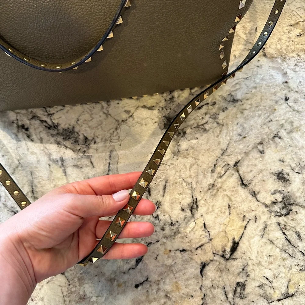 SOLD!!!! Valentino Medium Rockstud Leather Tote - Picture 15 of 16